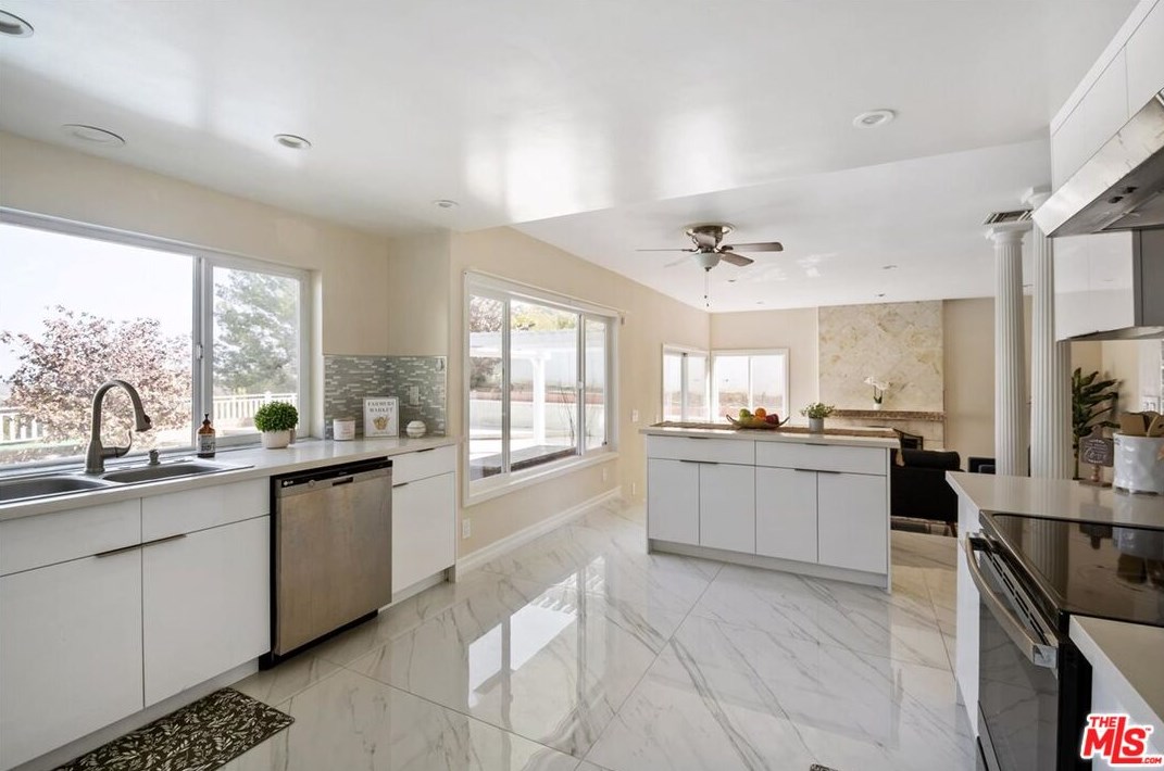 21327 Chirping Sparrow Rd, Pomona CA  91765-3702 exterior