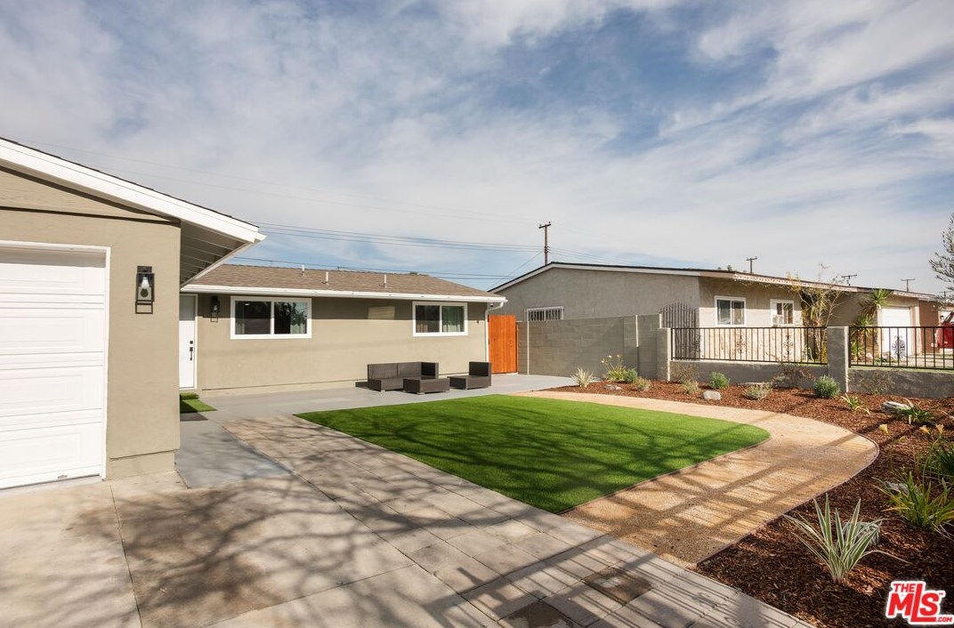 2325 Monta Vista Ave, Santa Ana CA 92704-2828 exterior