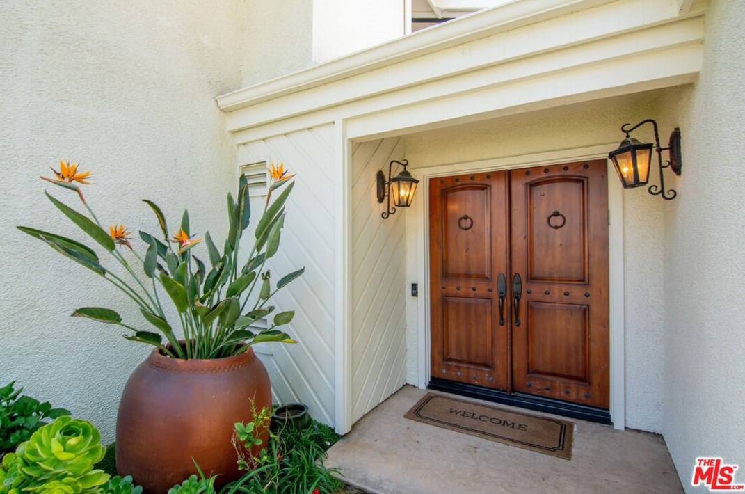 2690 Claray Dr, Los Angeles CA  90077-2017 exterior
