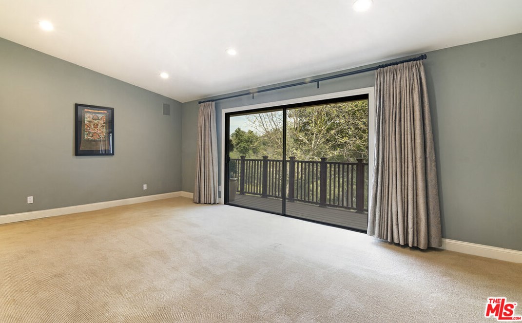 2690 Claray Dr, Los Angeles CA  90077-2018 exterior