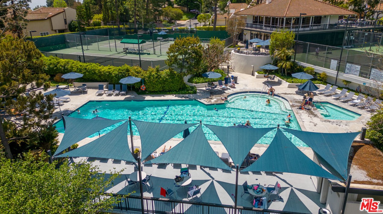 2690 Claray Dr, Los Angeles CA  90077-2018 exterior