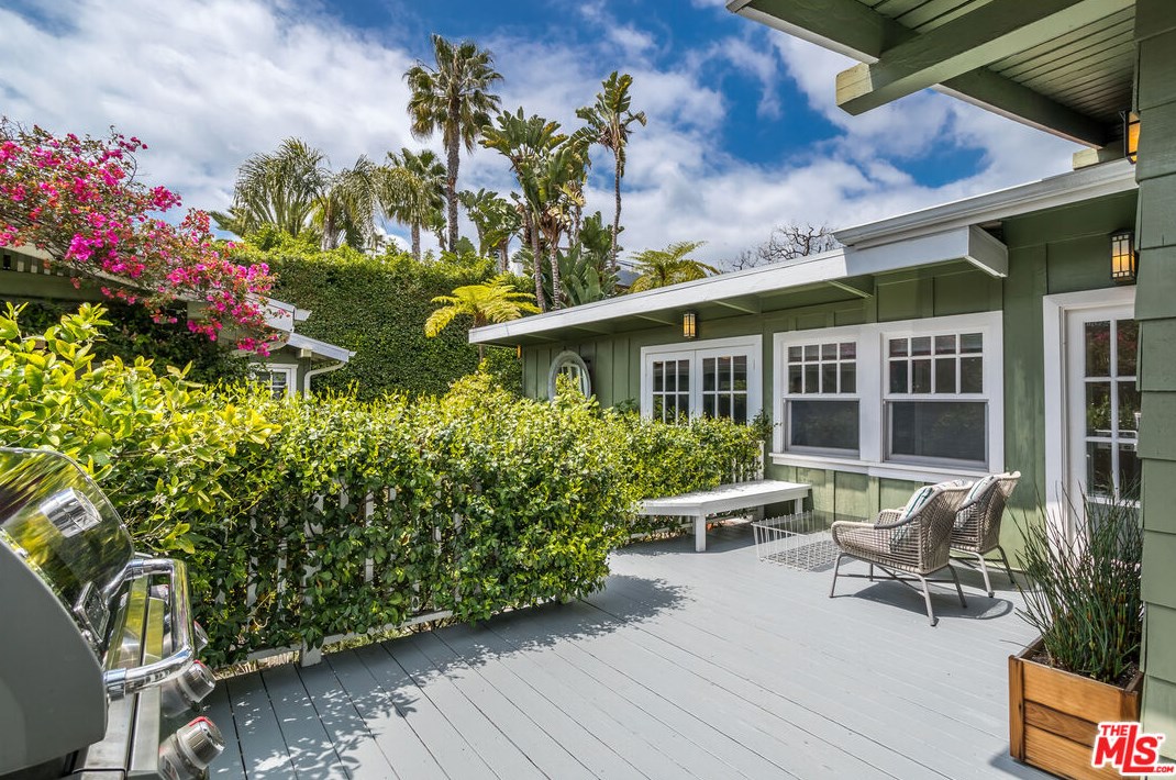 1535 Sierra Bonita Ave, Los Angeles CA  90019-3927 exterior