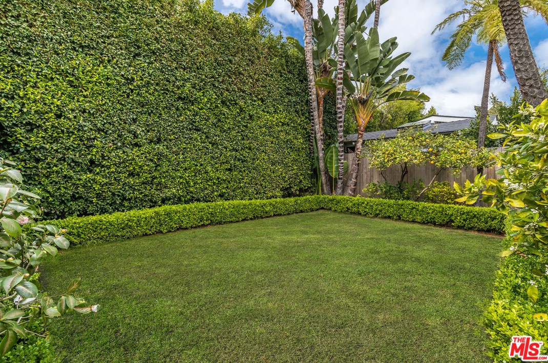 1535 Sierra Bonita Ave, Los Angeles CA  90019-3927 exterior