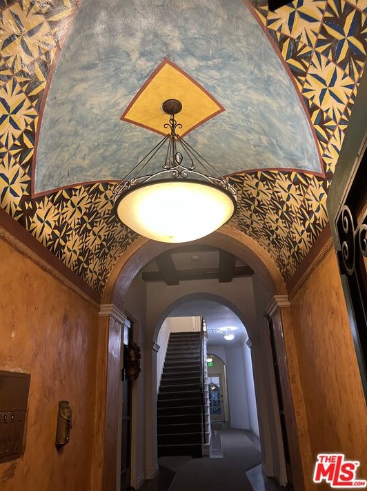137 S Roxbury Dr, Beverly Hills, CA 90212