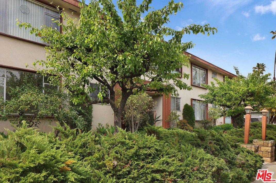 3279 Provon Ln, Los Angeles, CA 90034-2741
