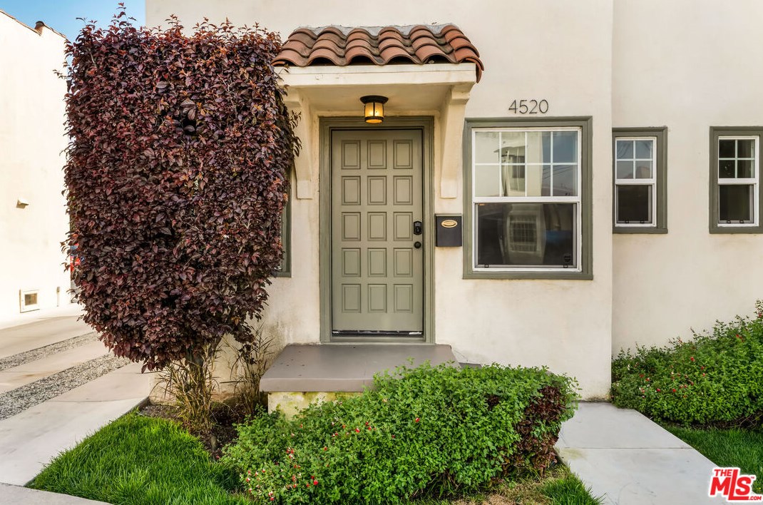 4520 11th Pl, Los Angeles, CA 90019-6811