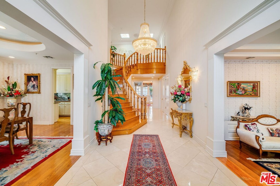 301 Palm Dr, Beverly Hills, CA 90210-4927