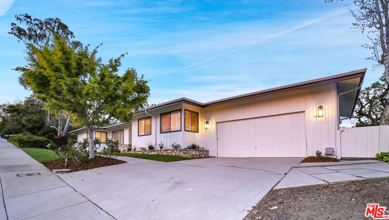 1212 Roberto Ln, Los Angeles, CA 90077