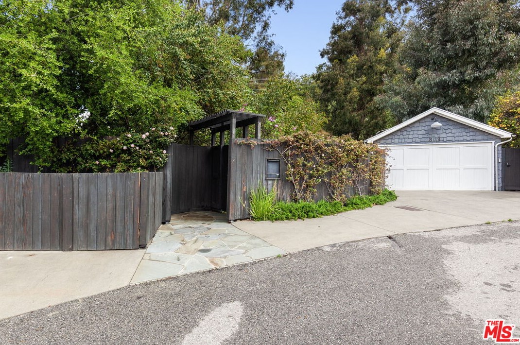 2809 Laurel Canyon Pl, Los Angeles, CA 90046-1114