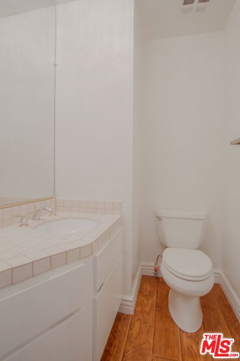 121 Palm Dr, Beverly Hills CA  90210-5506 exterior