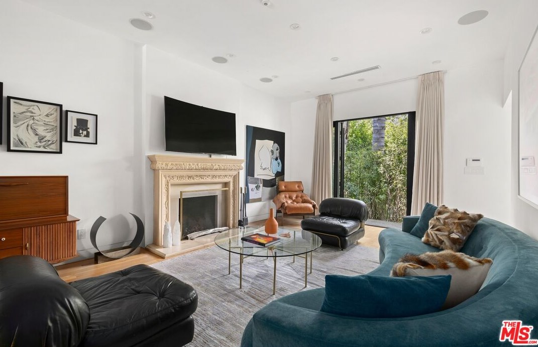 812 Harper Ave, Los Angeles CA  90048-3504 exterior