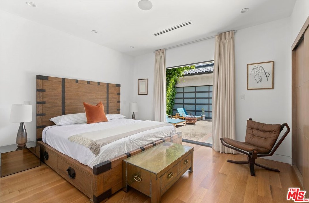 812 Harper Ave, Los Angeles CA  90048-3504 exterior