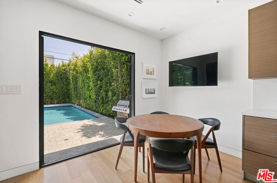 812 Harper Ave, Los Angeles CA  90048-3504 exterior