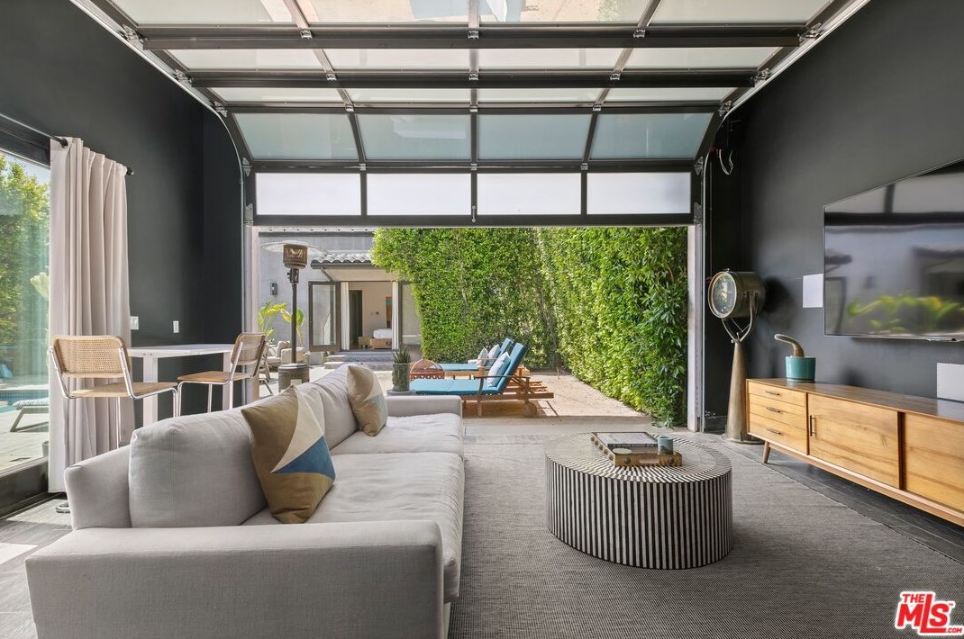 812 Harper Ave, Los Angeles CA  90048-3504 exterior