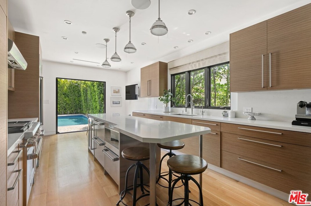 812 Harper Ave, Los Angeles CA  90048-3504 exterior