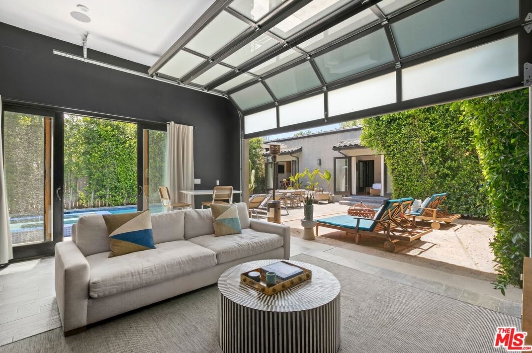 812 Harper Ave, Los Angeles CA  90048-3504 exterior