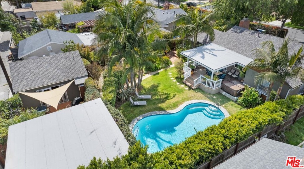 5744 Stansbury Ave, Van Nuys, CA 91401