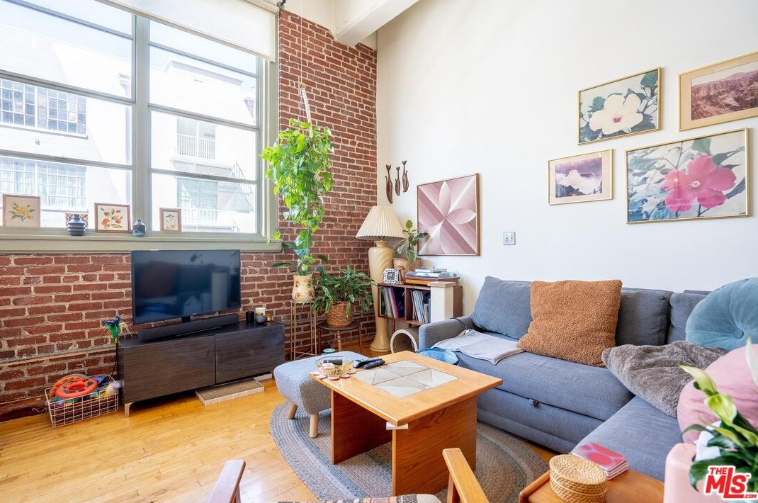 1850 Industrial St, Los Angeles CA  90021-1244 exterior