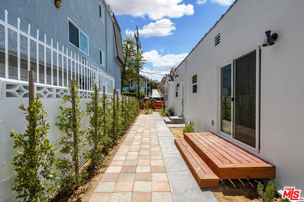 3011 Division St, Los Angeles CA  90065-2011 exterior