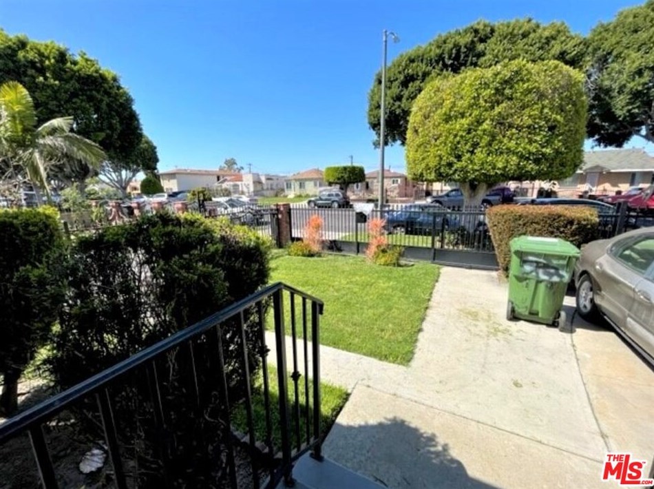 732 91st St, Los Angeles, CA 90002-1622
