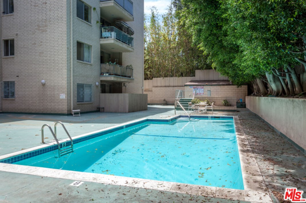 7309 Franklin Ave, Los Angeles CA  90046-2261 exterior