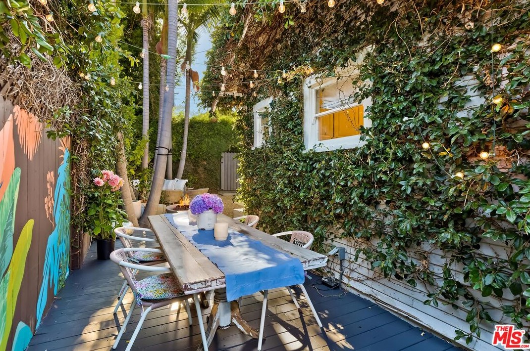 8861 Cynthia St, Los Angeles CA  90069-4510 exterior