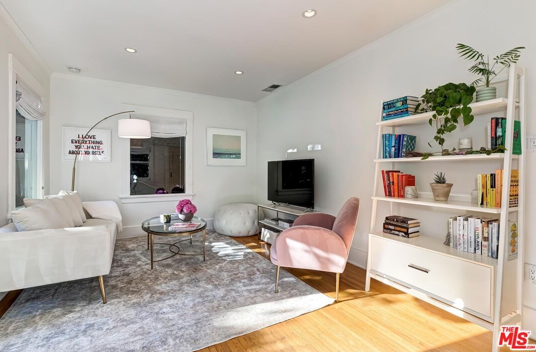 8861 Cynthia St, Los Angeles CA  90069-4510 exterior