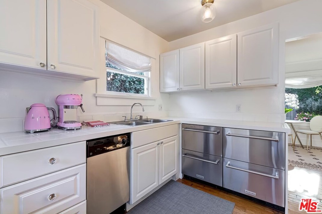 8861 Cynthia St, Los Angeles CA  90069-4510 exterior