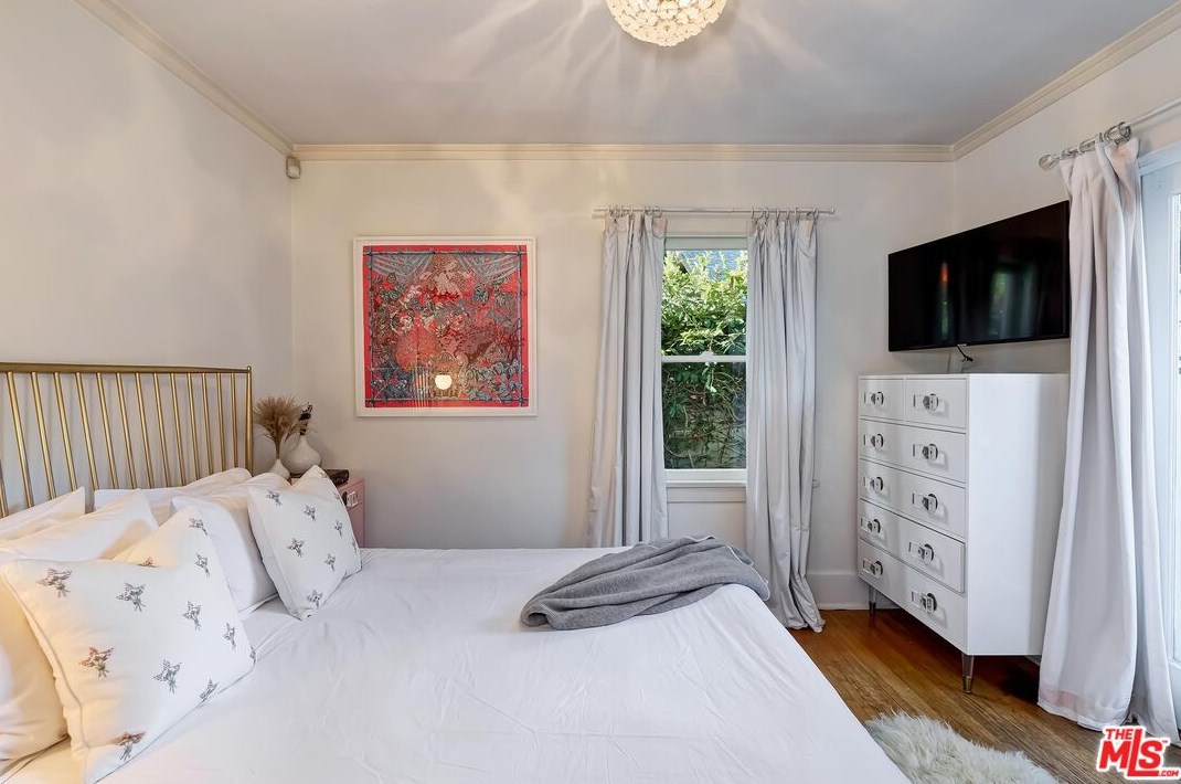 8861 Cynthia St, Los Angeles CA  90069-4510 exterior