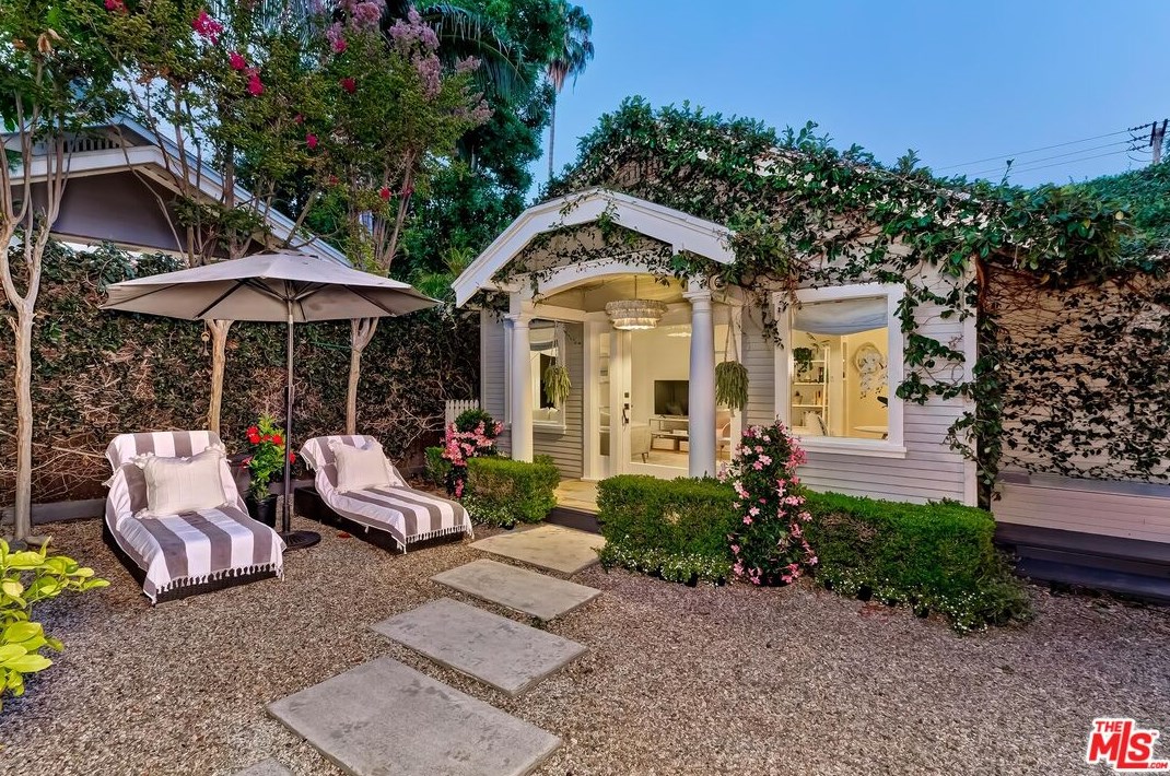 8861 Cynthia St, Los Angeles CA  90069-4510 exterior