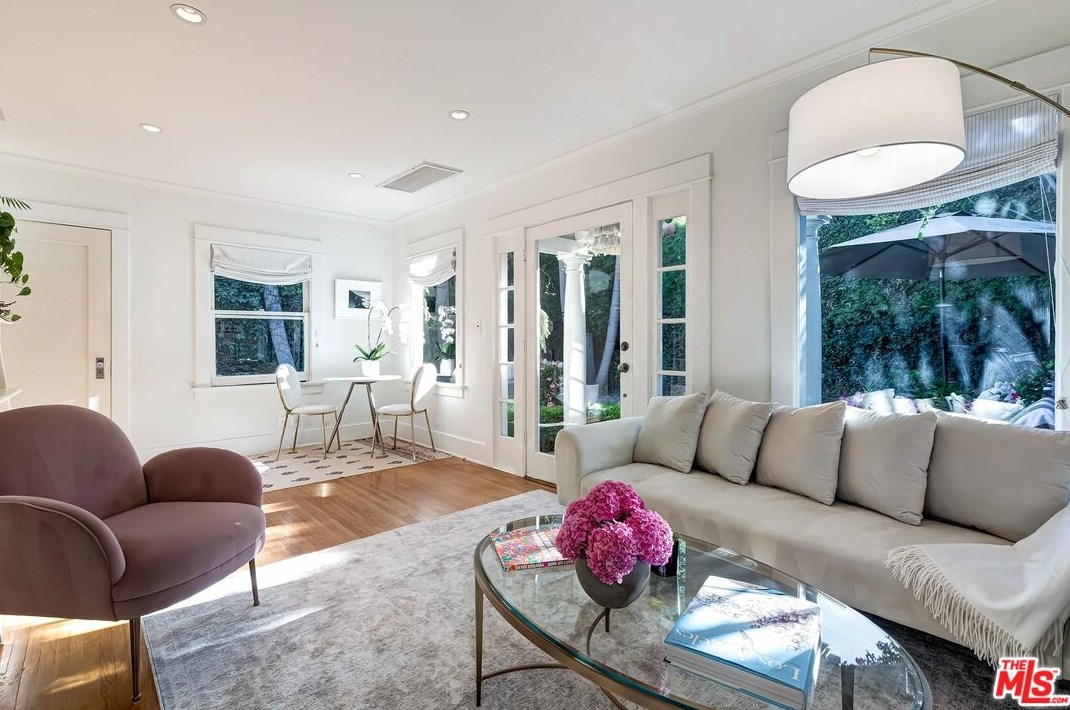 8861 Cynthia St, Los Angeles CA  90069-4510 exterior
