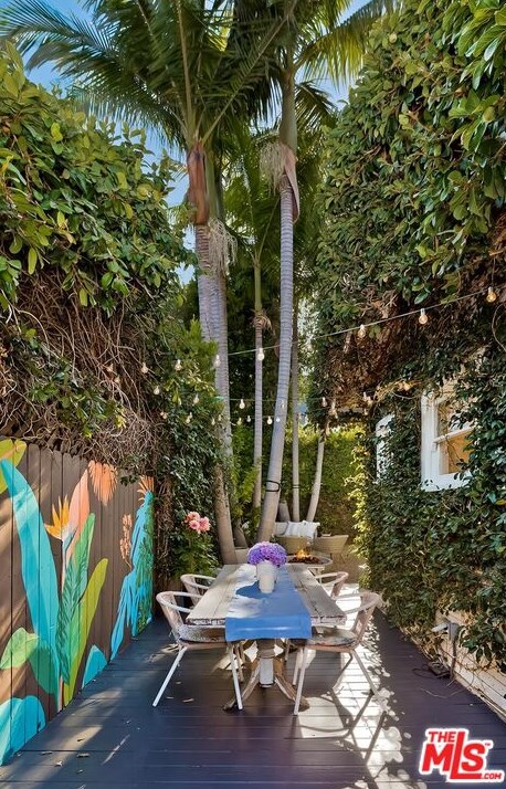 8861 Cynthia St, Los Angeles CA  90069-4510 exterior