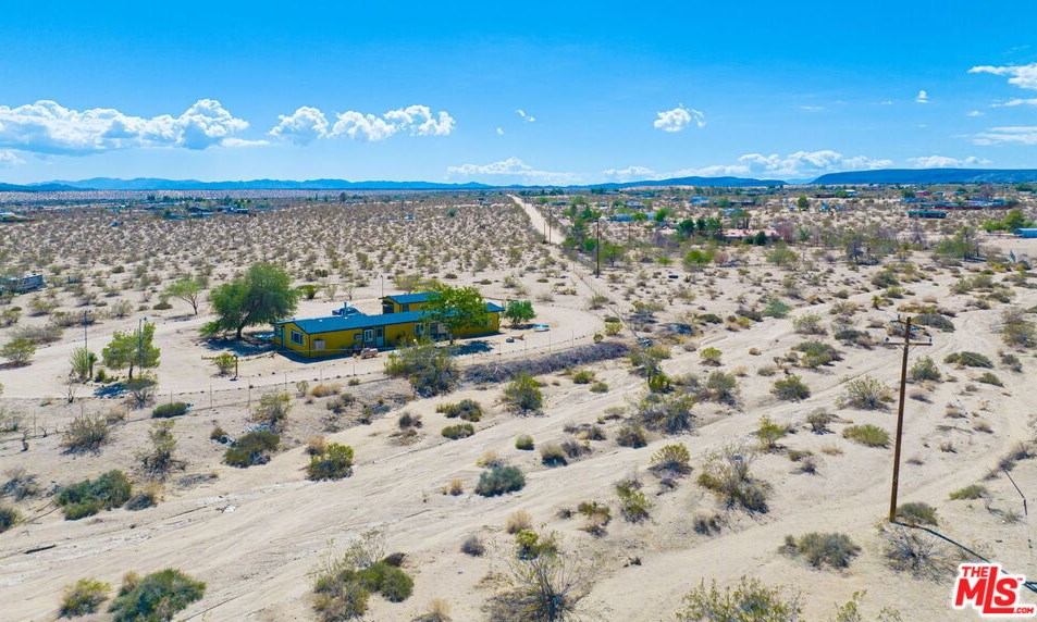 57157 Emerald Way, Yucca Valley CA  92285-1826 exterior