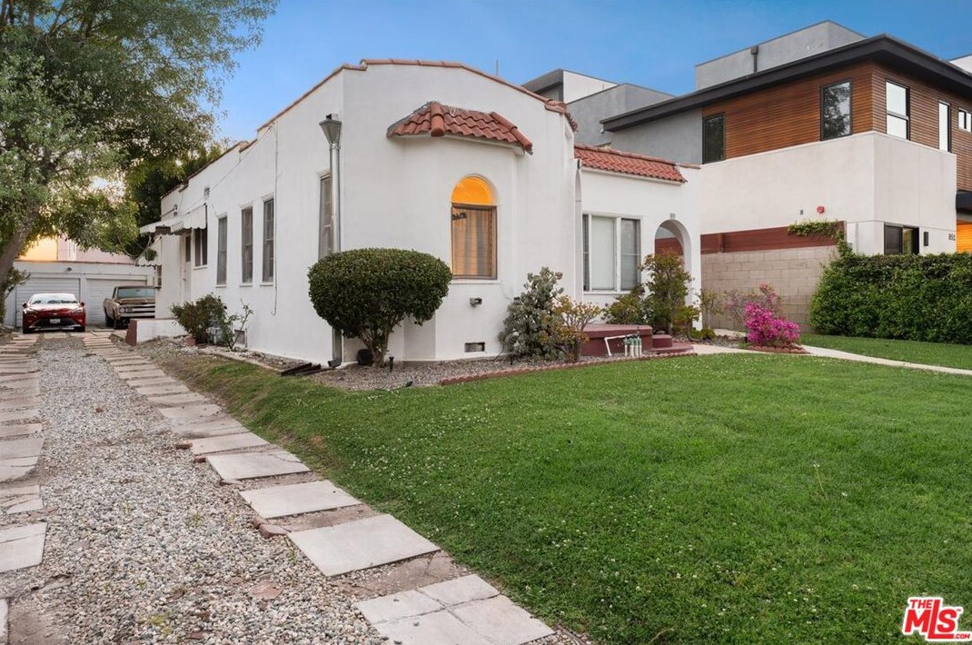 847 Cherokee Ave, Los Angeles, CA 90038-3507