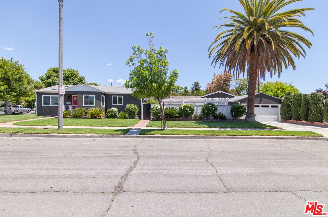 3920 W Clark Ave, Burbank, CA 91505