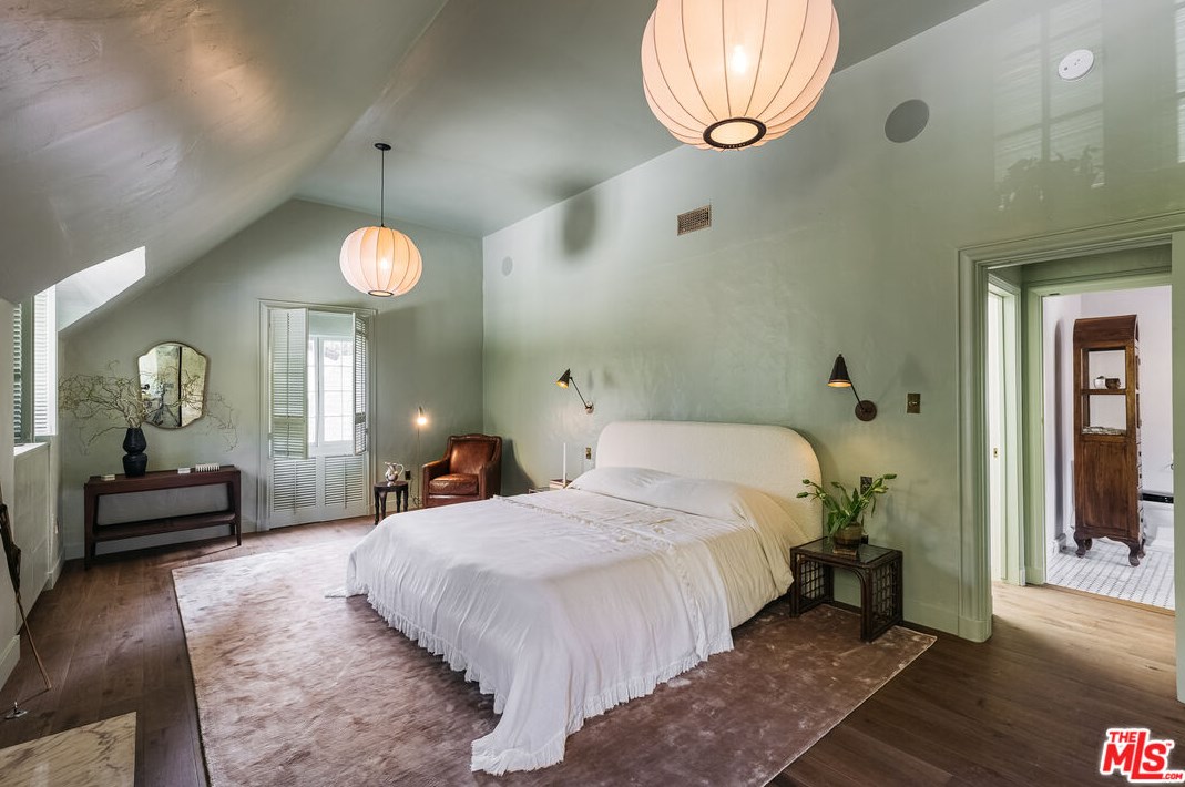 2639 Canyon Dr, Los Angeles CA  90068-2417 exterior