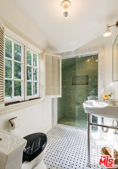 2639 Canyon Dr, Los Angeles CA  90068-2417 exterior