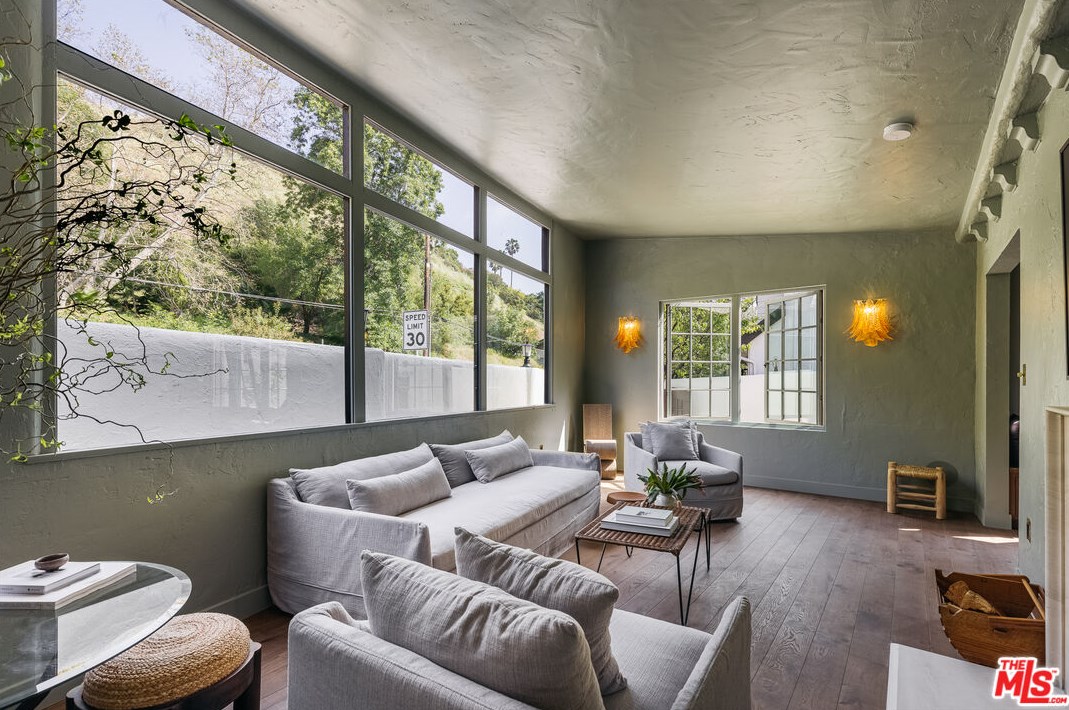 2639 Canyon Dr, Los Angeles CA  90068-2417 exterior