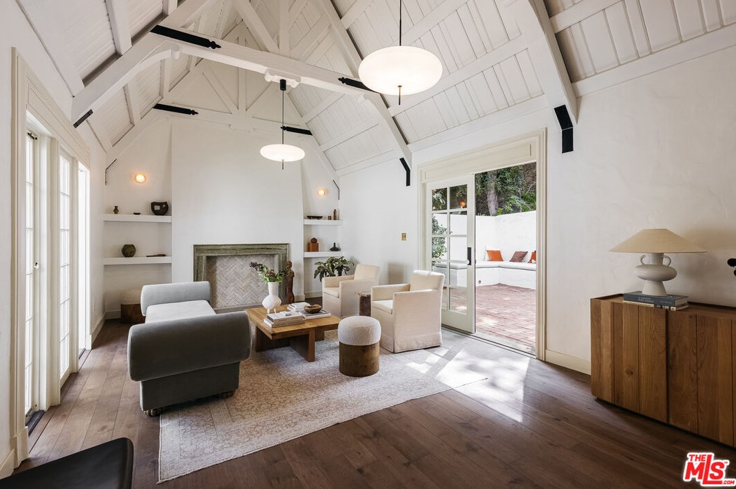 2639 Canyon Dr, Los Angeles CA  90068-2417 exterior