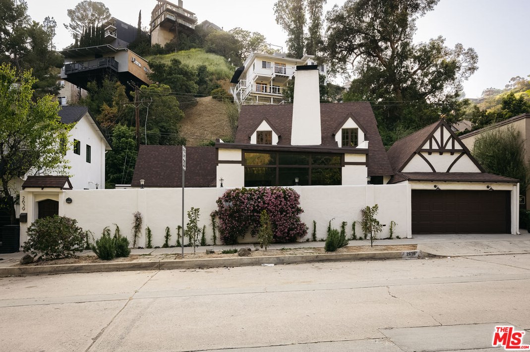 2639 Canyon Dr, Los Angeles CA  90068-2417 exterior