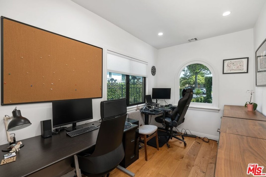 3720 Glenfeliz Blvd, Los Angeles CA  90039-1706 exterior
