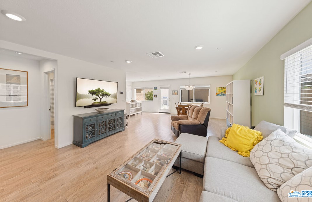 67427 Rio Oso Rd, Cathedral City CA  92234 exterior