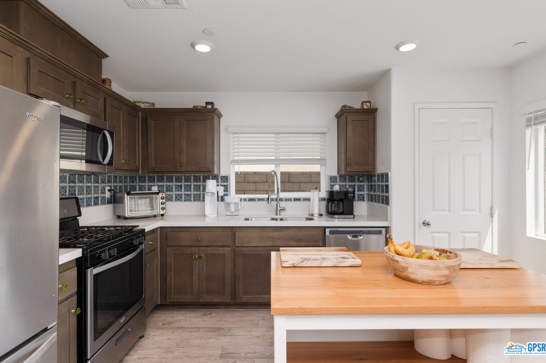 67427 Rio Oso Rd, Cathedral City CA  92234 exterior