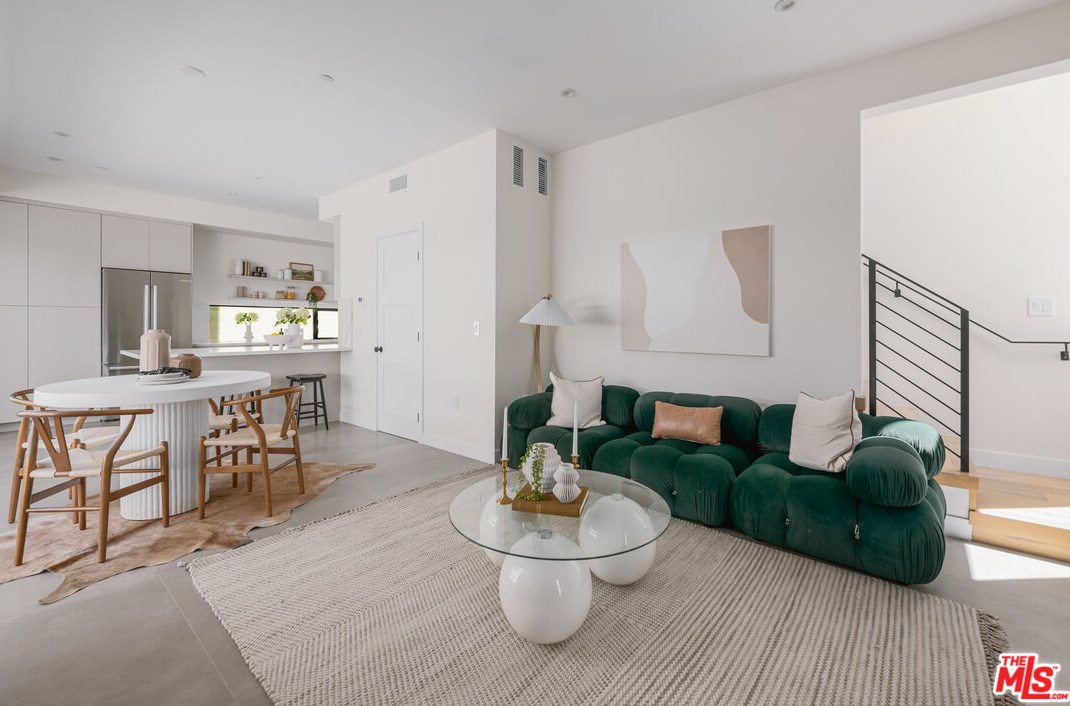 1343 Seward St, Los Angeles, CA 90028-7825
