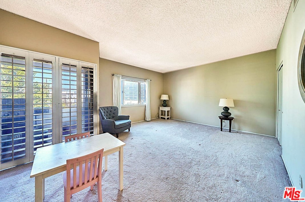 651 Wilcox Ave, Los Angeles CA  90004-1124 exterior