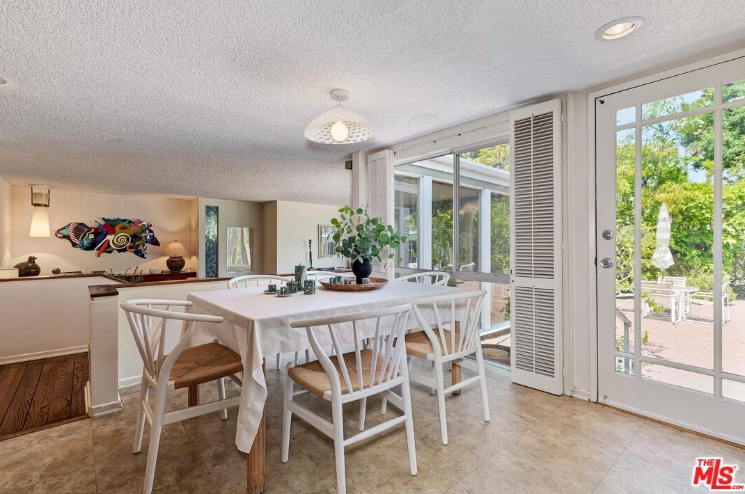 268 Rexford Dr, Beverly Hills CA  90210-4908 exterior