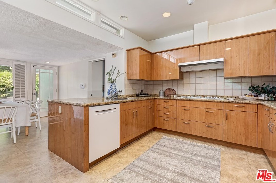 268 Rexford Dr, Beverly Hills CA  90210-4908 exterior