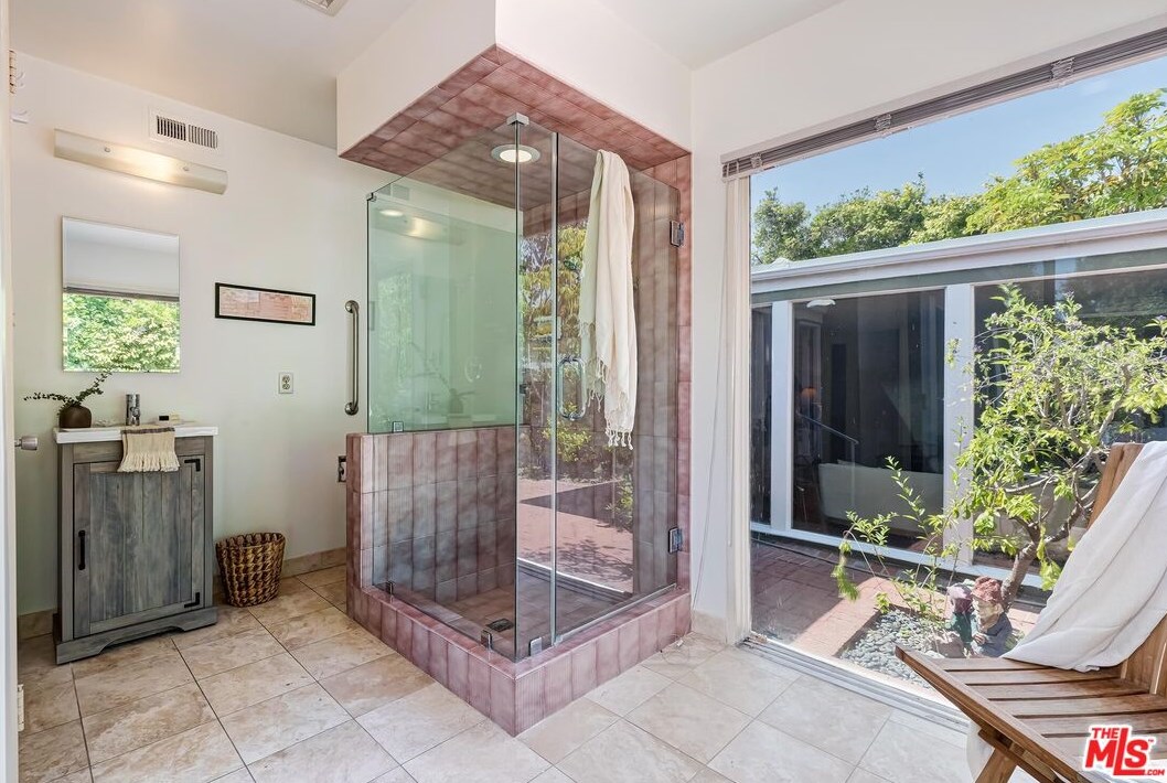 268 Rexford Dr, Beverly Hills CA  90210-4908 exterior