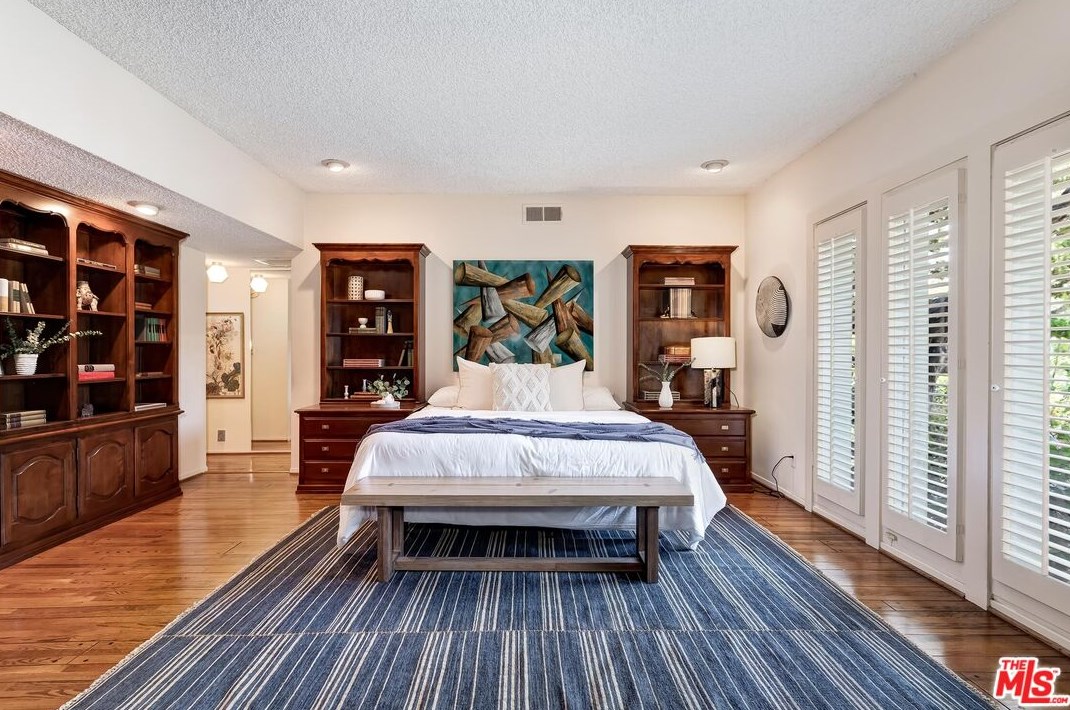 268 Rexford Dr, Beverly Hills CA  90210-4908 exterior