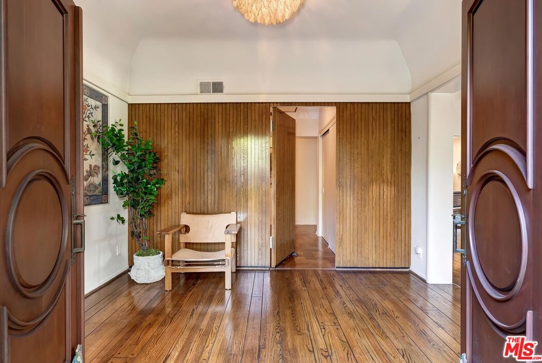 268 Rexford Dr, Beverly Hills CA  90210-4908 exterior